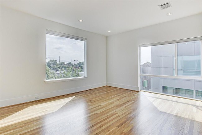 Building Photo - 1816 Arbor St