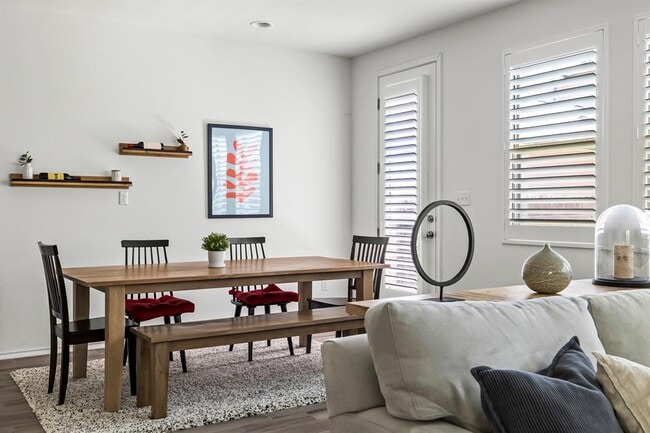 Building Photo - 9105 Garnet Dr