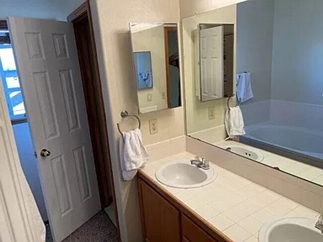Building Photo - 6055 Whetstone Dr