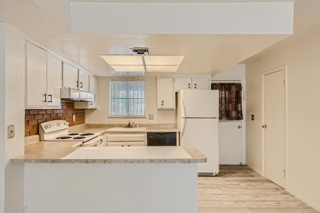 Building Photo - 5957 Vegas Dr