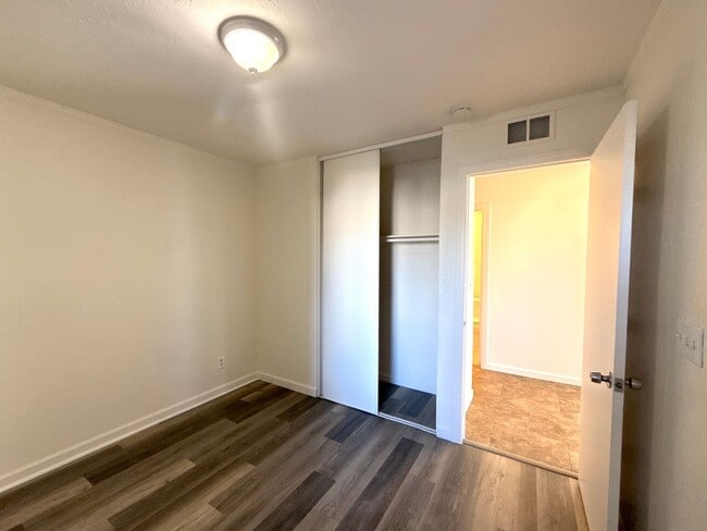 Building Photo - NO HOA! 4-Bedroom Single-Story Home in Henderson – Pets Welcome!