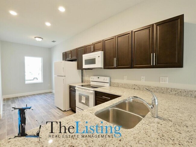 Building Photo - 406 ALBATROSS Ct