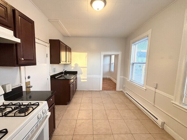 Building Photo - 92 Main St