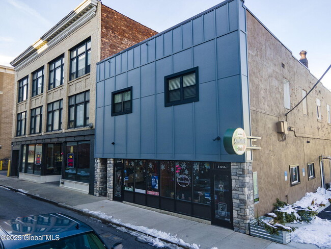 Primary Photo - 140 Clinton St