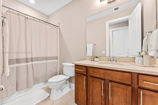 Building Photo - 4434 Ficus St