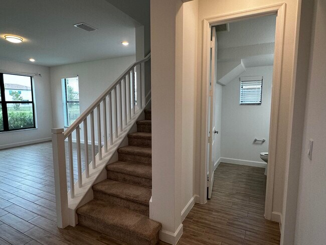 Building Photo - 1307 Whitcombe Dr