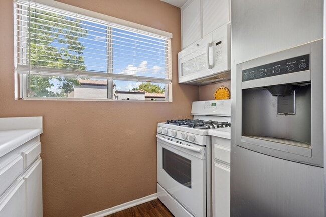 Building Photo - 21305 Nandina Ln