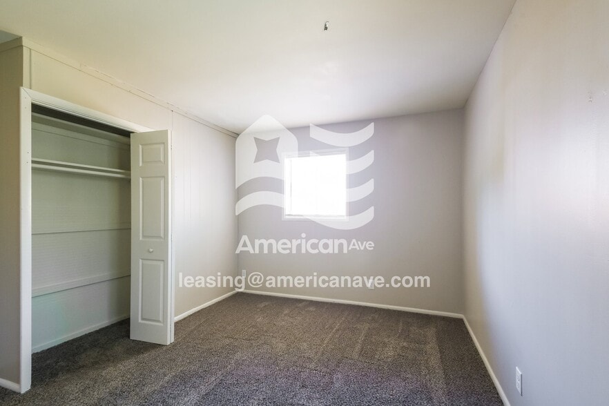 Building Photo - 3967 Downes Dr