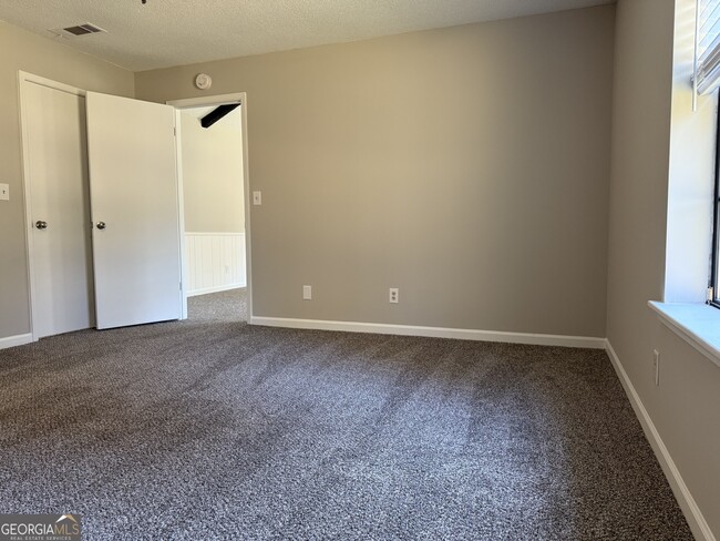 Building Photo - 731 Moon Bridge Rd