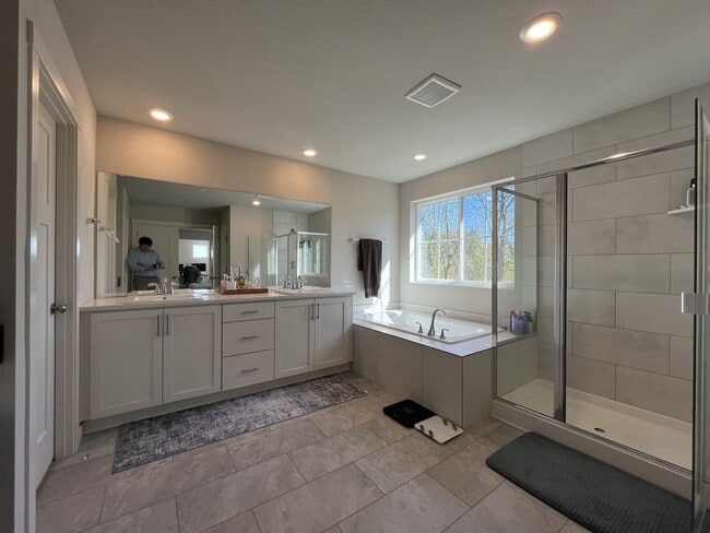 Building Photo - Spacious 5BR Home Near Mountainside High School with Loft, Balcony & Large Kitchen