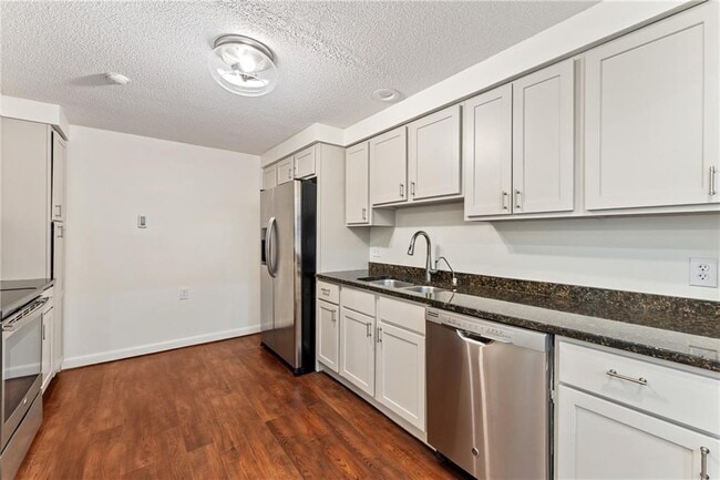 Building Photo - 30 Argyle Ave