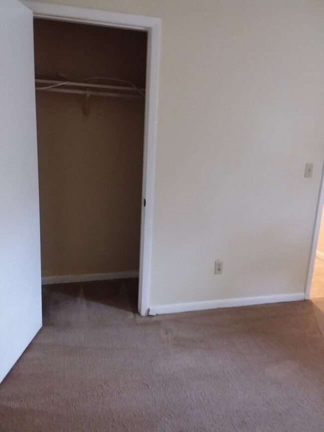 Building Photo - Two Bedroom Townhouse Near NAS Jax