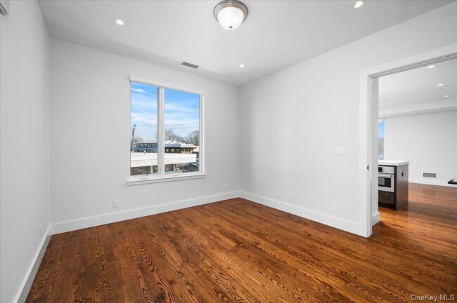 Building Photo - 422 E Boston Post Rd