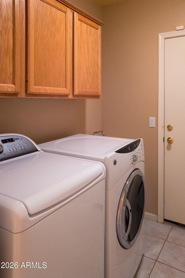 Building Photo - 844 W Azalea Dr