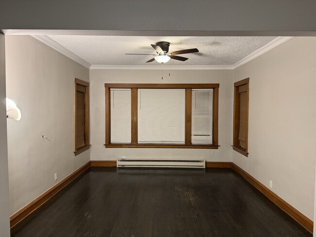 Building Photo - 2117 Scoville Ave