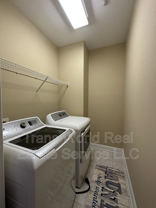Building Photo - 1041 Emory Parc Pl