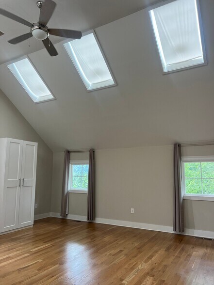 Building Photo - 1726 Carvell Ave