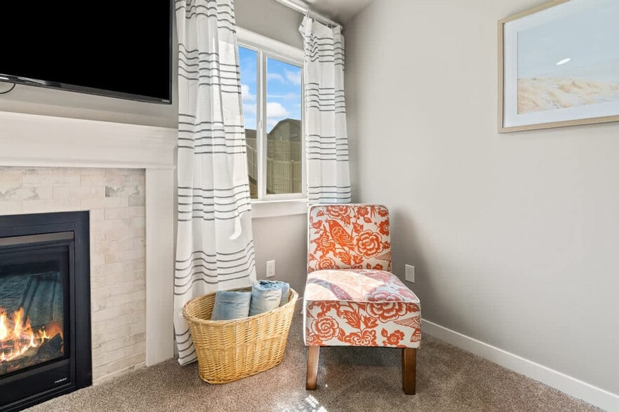 Building Photo - 16730 Suffolk Ave