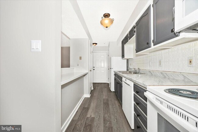 Building Photo - 615 Himes Ave