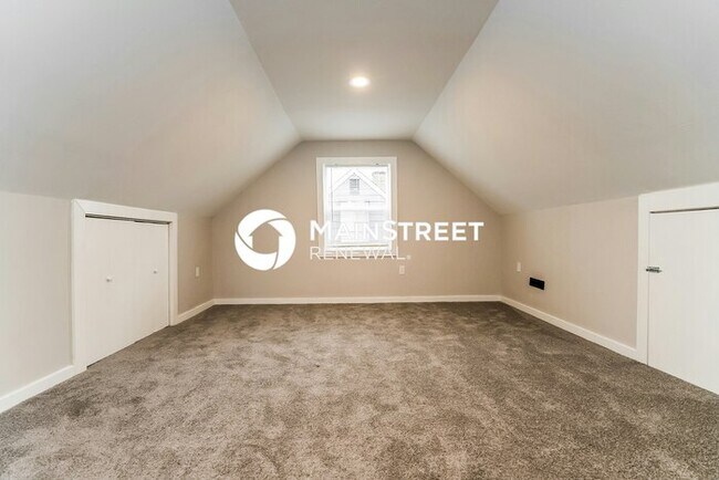 Building Photo - 5 Bedroom Pet-Friendly Home in Columbus, OH with Main Street Renewal