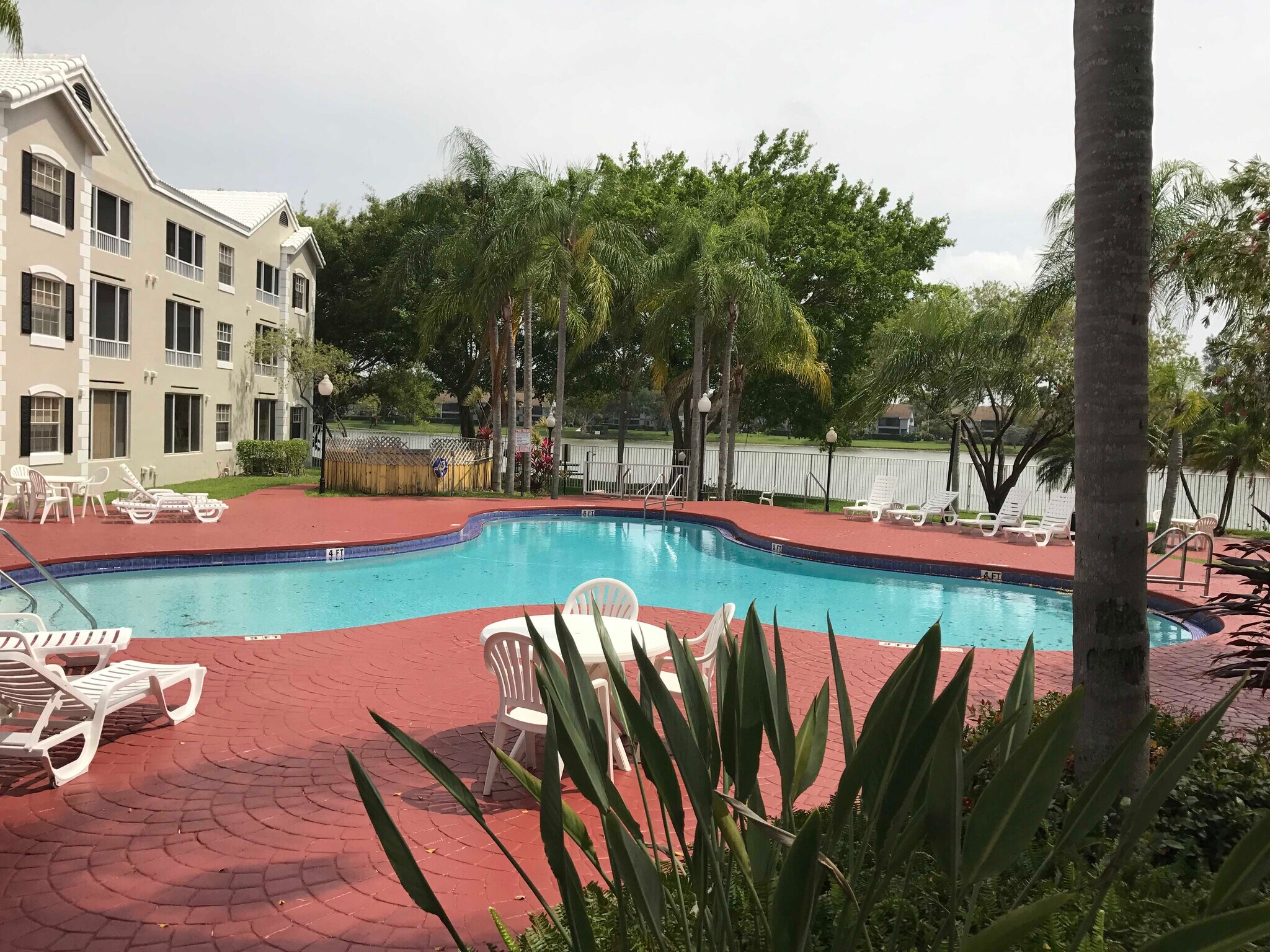 Building Photo - 2810 N Oakland Forest Dr