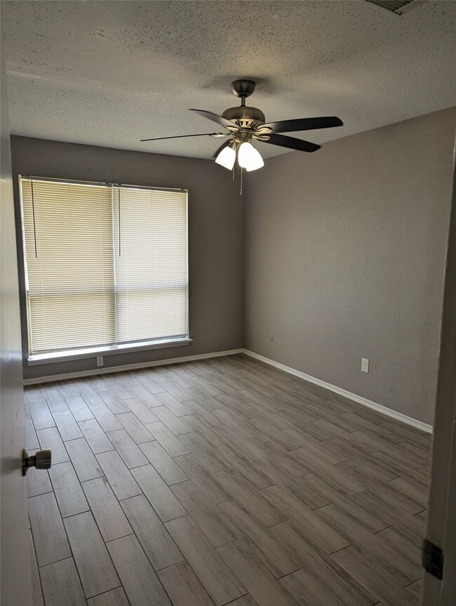 Building Photo - 2223 Crosscoach Ln