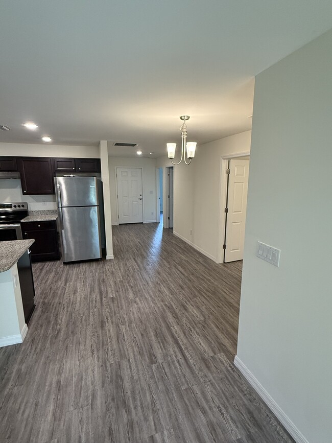 Building Photo - 1256 Saxony Cir