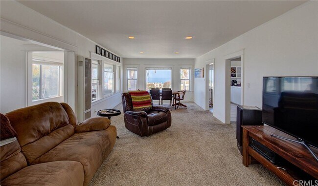 Building Photo - 223 24th St