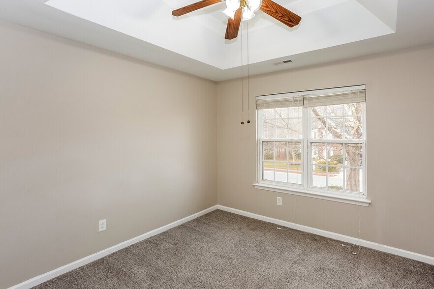 Building Photo - 5112 Kiev Dr