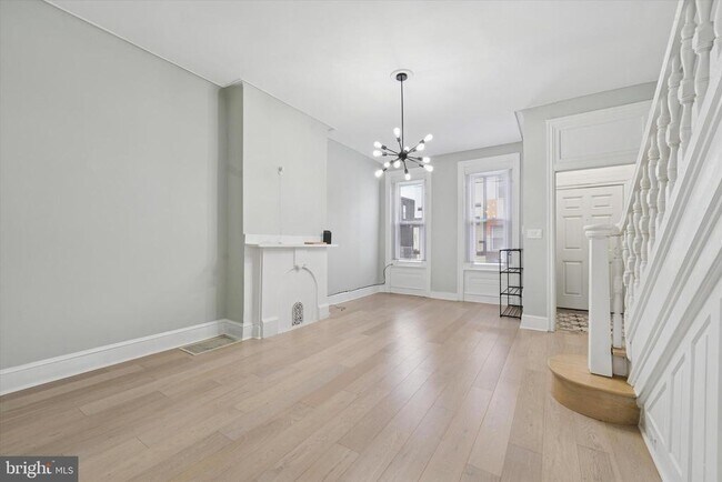 Building Photo - 2422 W Norris St