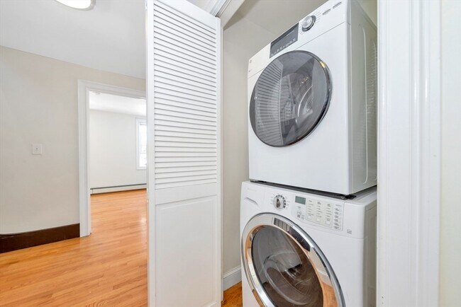 Building Photo - 4 School St Pl