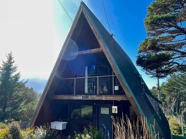 Primary Photo - 2780 SW Breakers Dr