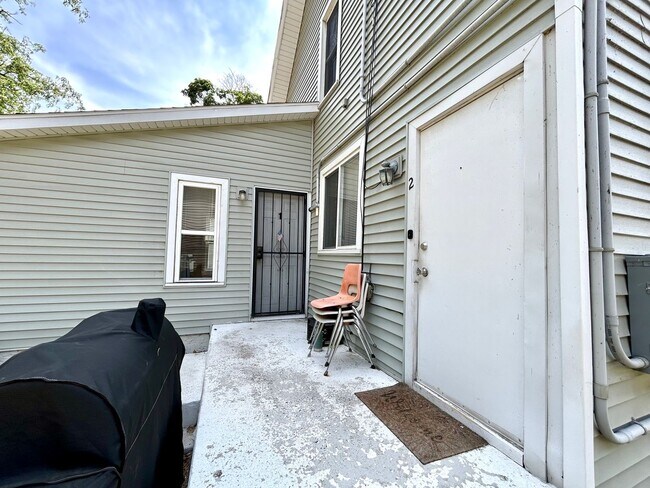 Building Photo - 1410 8th St
