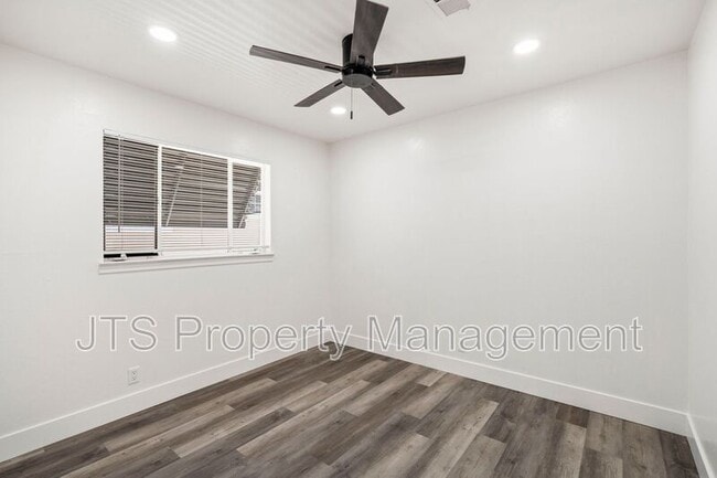 Building Photo - 3041 San Carlos Wy