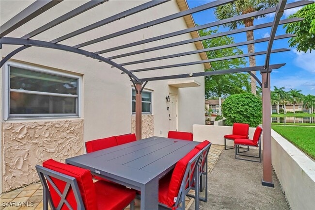 Building Photo - 185 Cypress Way E