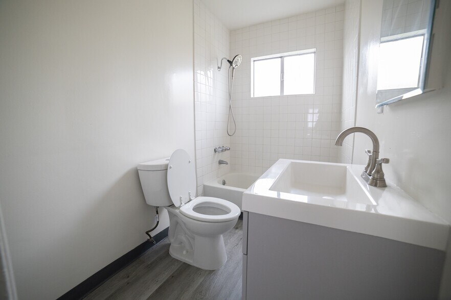 Building Photo - 1315 Ocean Park Blvd