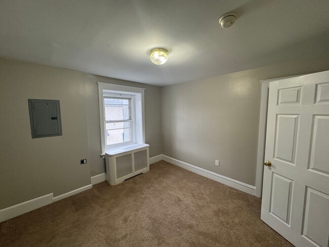 Building Photo - 2 bedroom in Hellertown