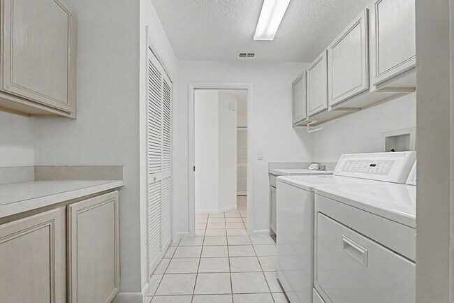 Building Photo - 20811 SW 81st Loop
