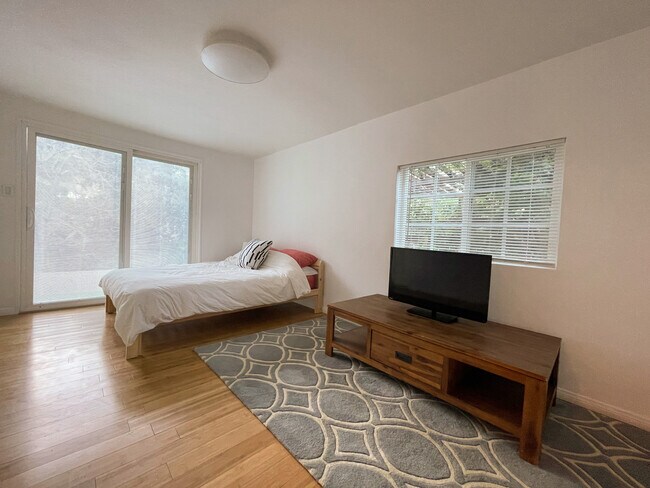 Building Photo - 126 Hackett Pl