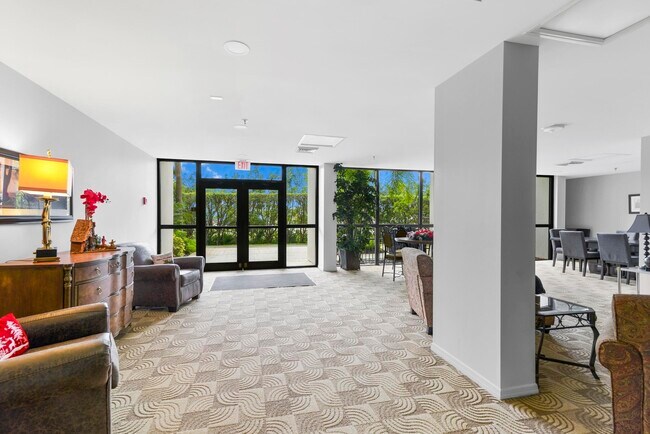 Building Photo - 5951 Wellesley Park Dr