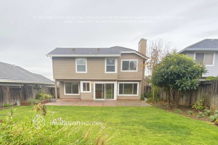 Building Photo - 152 Drake Ct