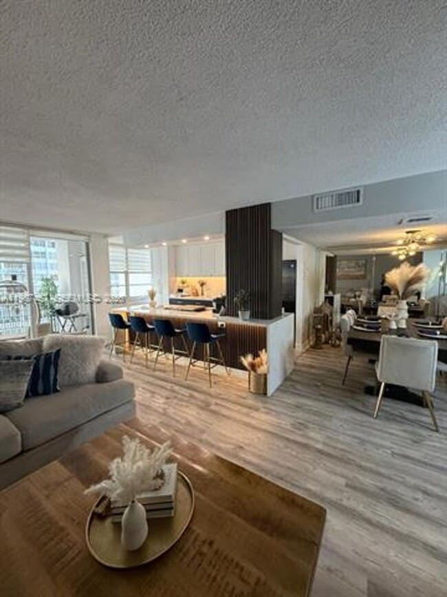 Building Photo - 18061 Biscayne Blvd