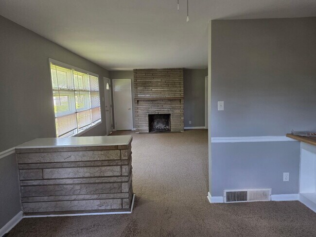 Building Photo - 1728 Shenandoah Dr