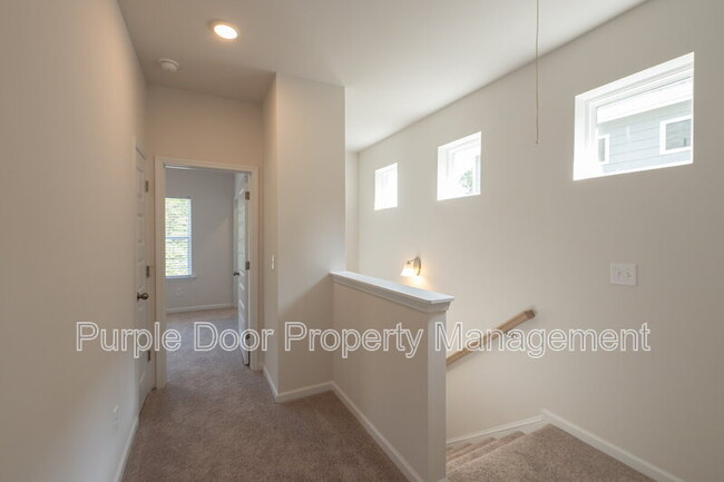 Building Photo - 1672 Eagle Dr