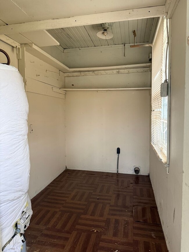 Building Photo - 1914 S Van Buren St