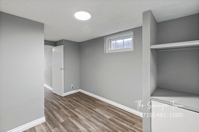 Building Photo - CHARMING WESTSIDE 2BD DUPLEX - NO RENT TILL JANUARY!! - Security Deposit Waiver Available