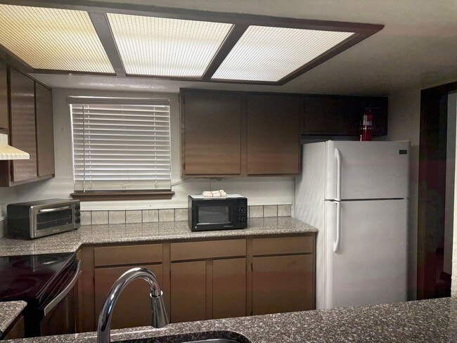 Building Photo - Modern Comfort in NE OKC – 3 Bed, 2.5 Bath...