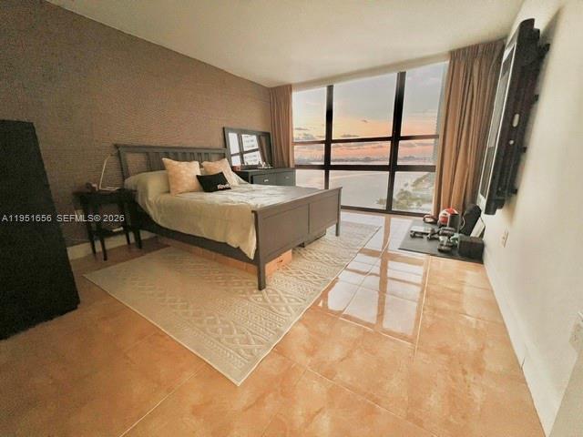 Building Photo - 600 NE 36th St