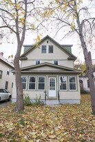 Building Photo - 1031 14th Ave SE