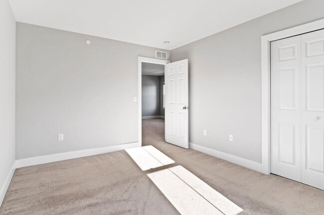 Building Photo - Stunning Single Family in Mechanicsburg